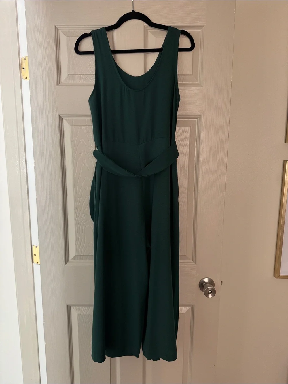 Sleeveless Emerald Green Tie-Waist Midi jumpsuit with pockets